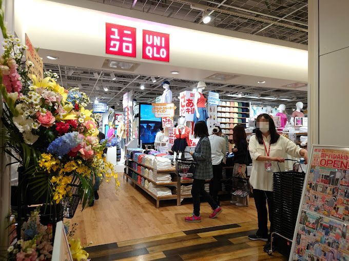 近くのユニクロ ヨドバシAkiba店まで488m（徒歩7分）