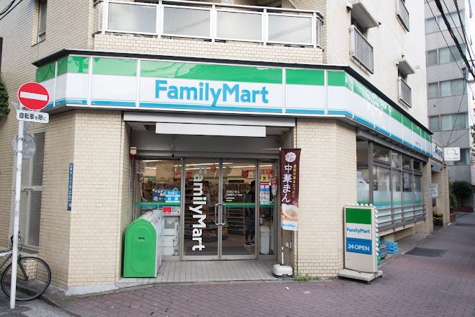 近くのファミリーマート 江東亀戸二丁目店まで144m（徒歩2分）