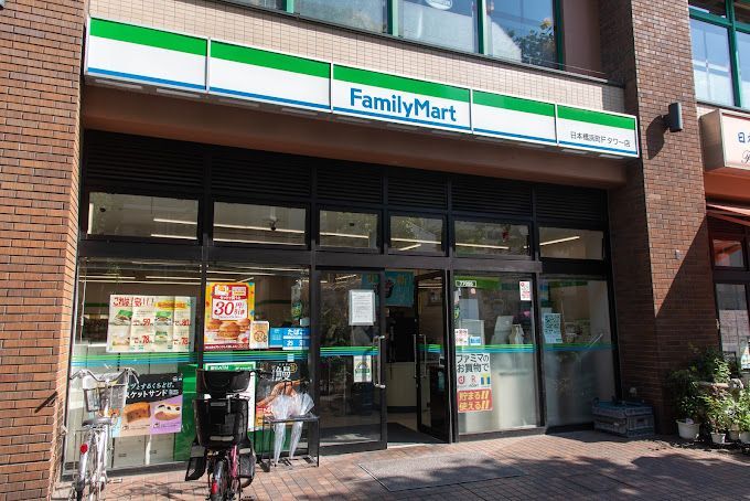 近くのコンビニまで148m（徒歩2分）