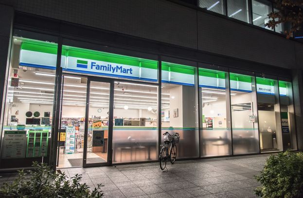 近くのファミリーマート 晴海二丁目店まで211m（徒歩3分）