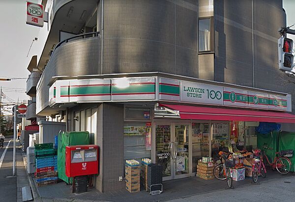 近くのローソンストア100 LS綾瀬三丁目店まで633m（徒歩8分）