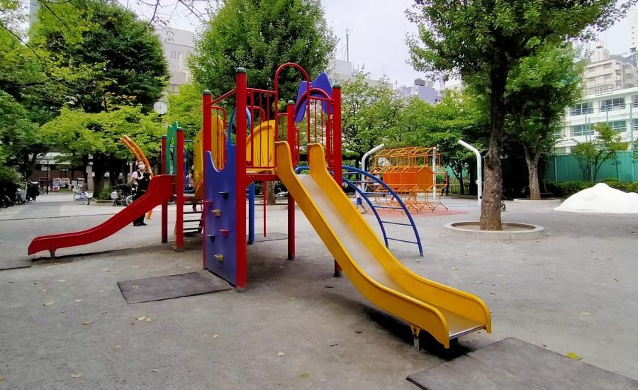 近くの御徒町公園まで326m（徒歩5分）