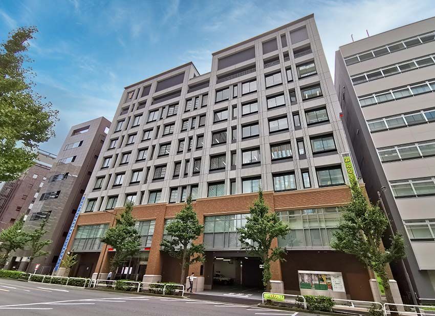 近くの神田警察署まで663m（徒歩9分）