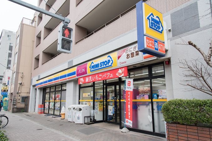 近くのコンビニまで156m（徒歩2分）