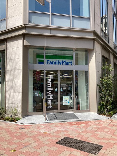 近くのファミリーマート 東日本橋三丁目店まで140m（徒歩2分）