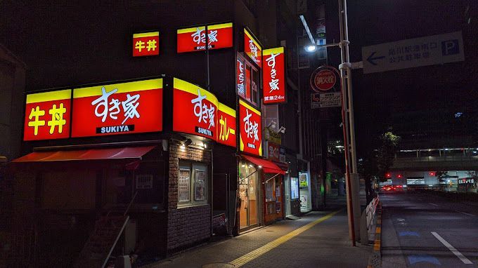近くのすき家 品川東店まで35m（徒歩1分）