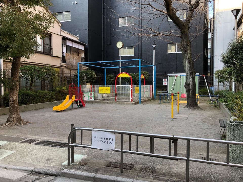 近くの寿三丁目児童遊園まで88m（徒歩2分）