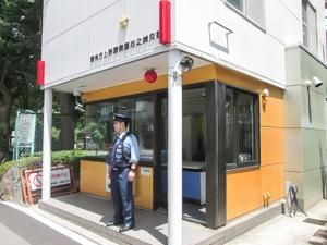 近くの上野警察署池之端交番まで177m(徒歩3分)