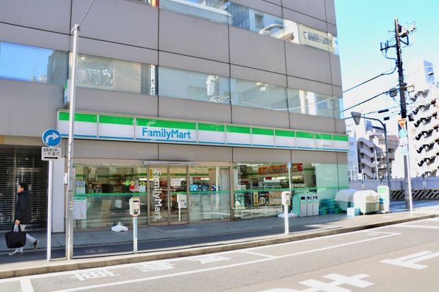近くのファミリーマート 三崎神社通り店まで38m（徒歩1分）