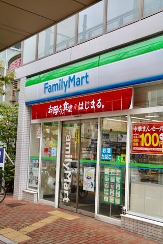 近くのファミリーマート 江東亀戸五丁目店まで87m（徒歩2分）