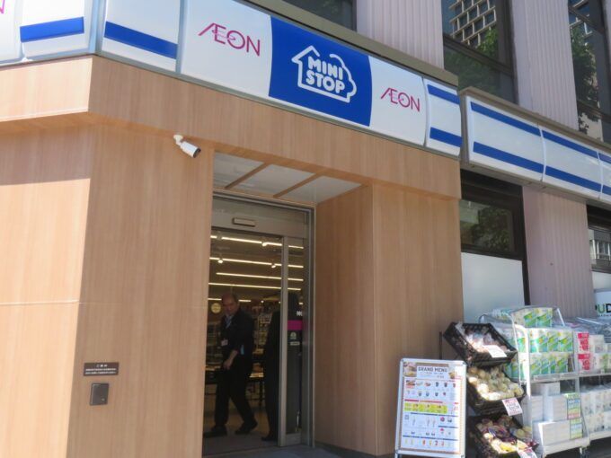 近くのミニストップ 神田錦町1丁目店まで97m（徒歩2分）