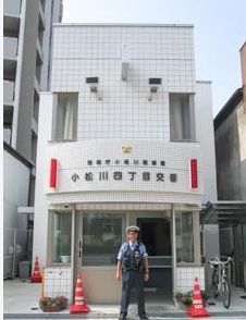 近くの小松川警察署小松川四丁目交番まで771m（徒歩10分）