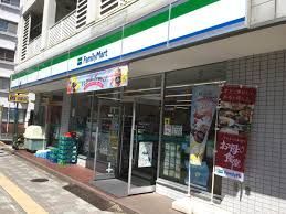 近くのファミリーマート 谷中店まで141m（徒歩2分）