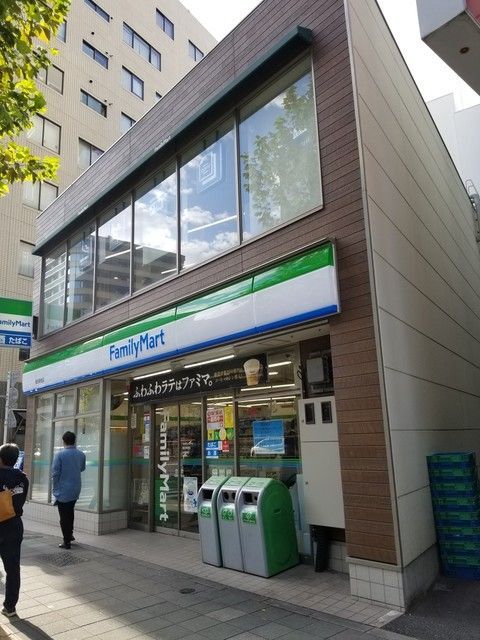 近くのファミリーマート 泰志築地店まで147m（徒歩2分）