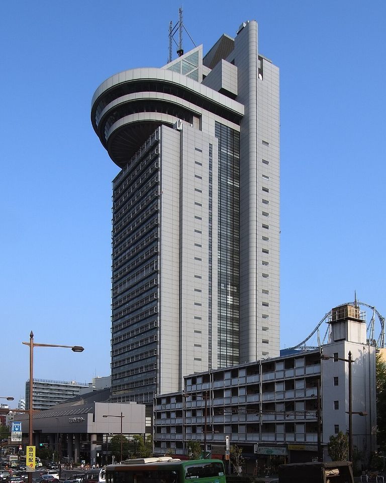 近くの役所まで754m（徒歩10分）