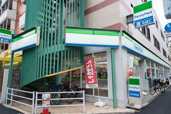 近くのファミリーマート 墨田太平三丁目店まで185m（徒歩3分）