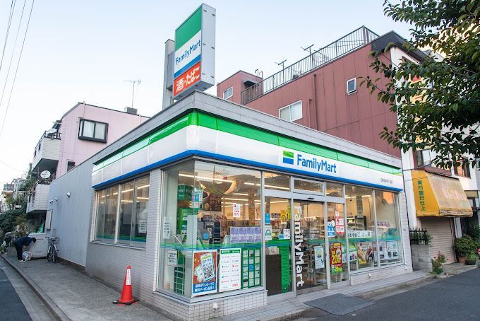 近くのファミリーマート 江東北砂四丁目店まで139m（徒歩2分）