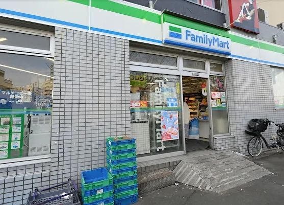 近くのファミリーマート 三ノ輪店まで196m（徒歩3分）