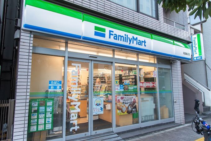 近くのファミリーマート 両国亀沢店まで95m（徒歩2分）