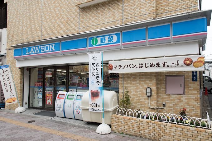近くのコンビニまで128m（徒歩2分）