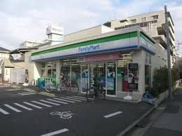 近くのファミリーマート 小豆沢二丁目店まで276m（徒歩4分）