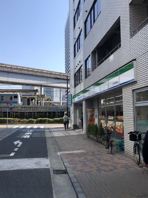 近くのファミリーマート 浜松町駅南店まで67m（徒歩1分）