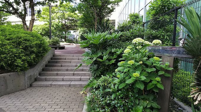 近くの茅場橋北児童遊園まで215m（徒歩3分）