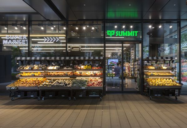 近くのサミットストア神田スクエア店まで72m（徒歩1分）