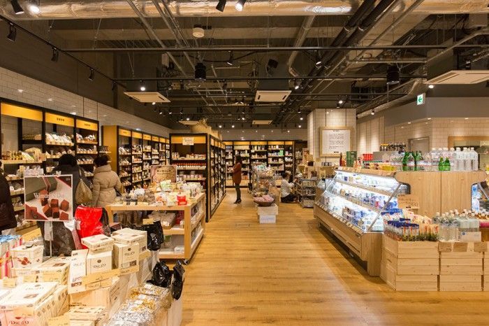 近くの福島屋 六本木店まで215m（徒歩3分）