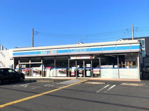 近くのローソン 草加稲荷一丁目店まで366m（徒歩5分）