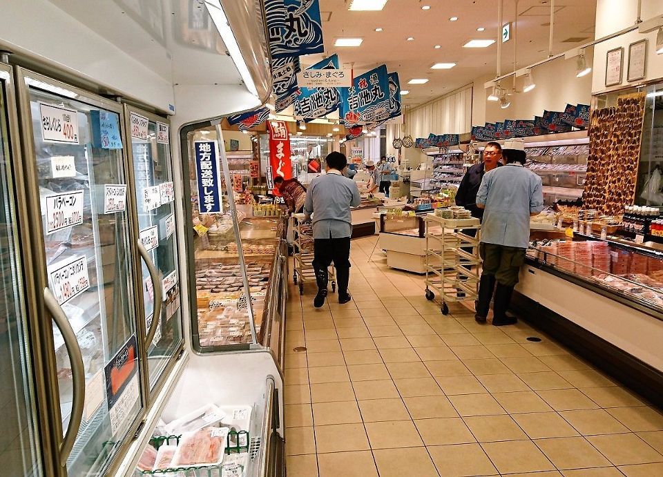 近くのファミリーデパート 吉池 食品専門店まで115m（徒歩2分）