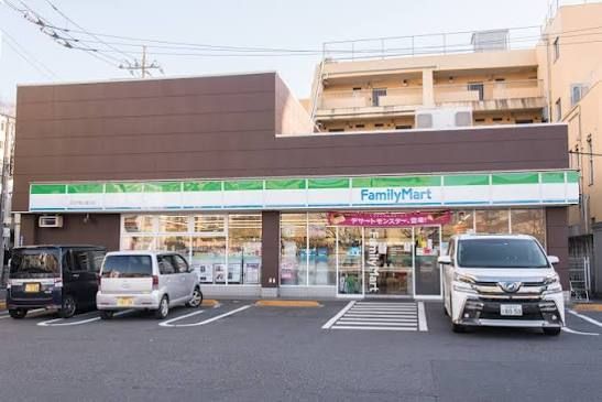 近くのファミリーマート 小豆沢環八通り店まで317m（徒歩4分）