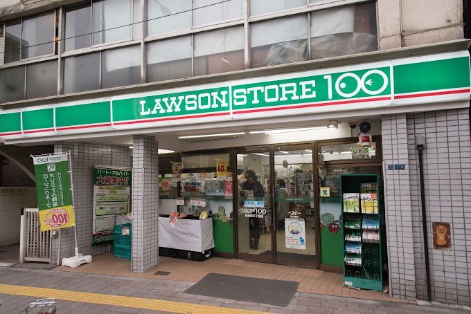 近くのローソンストア100 LS台東寿三丁目店まで440m（徒歩6分）
