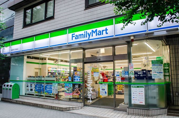 近くのファミリーマート 紀尾井町三番地店まで87m（徒歩2分）