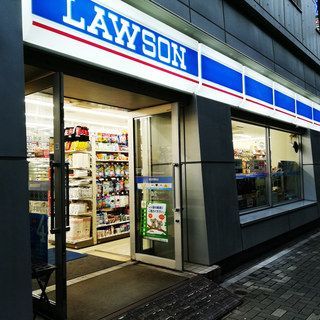 近くのローソン 箱崎湊橋店まで72m（徒歩1分）