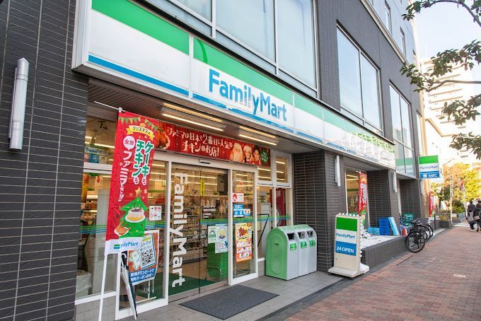 近くのファミリーマート 清澄白河駅前店まで157m（徒歩2分）