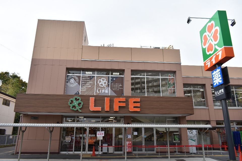 近くのライフ東向島店まで77m（徒歩1分）