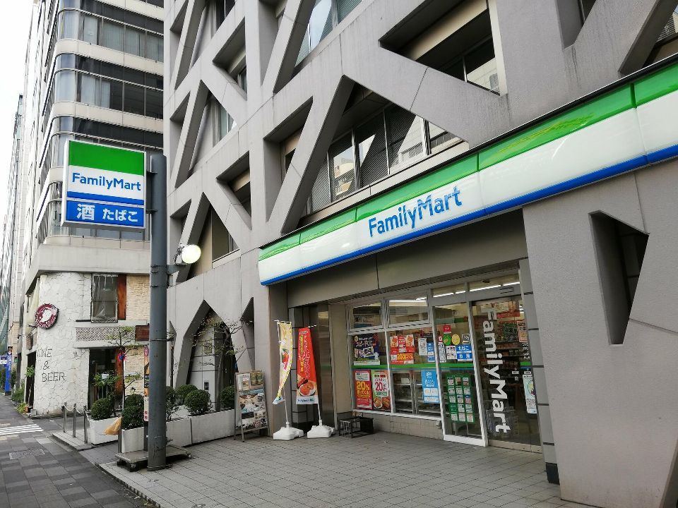 近くのファミリーマート 浜松町一丁目店まで111m(徒歩2分)