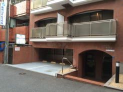 近くの南青山さとう内科まで125m(徒歩2分)