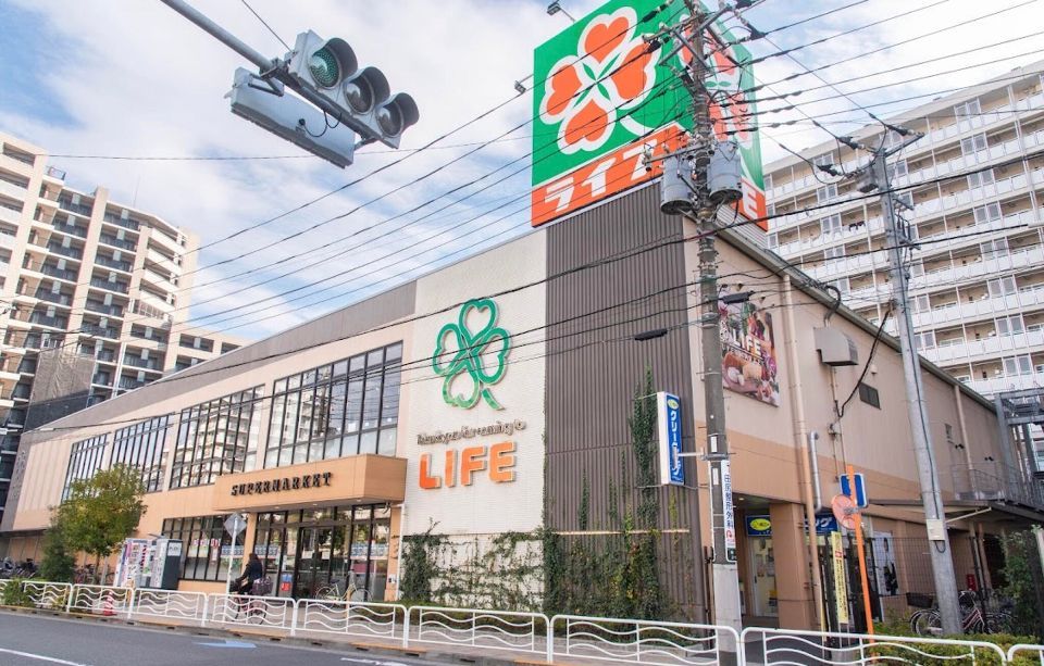近くのライフ東砂店まで229m（徒歩3分）
