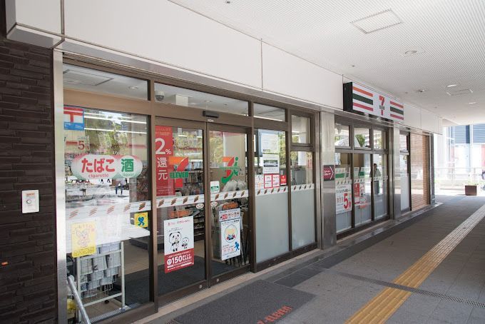 近くのセブンイレブン 勝どき駅前店まで147m（徒歩2分）