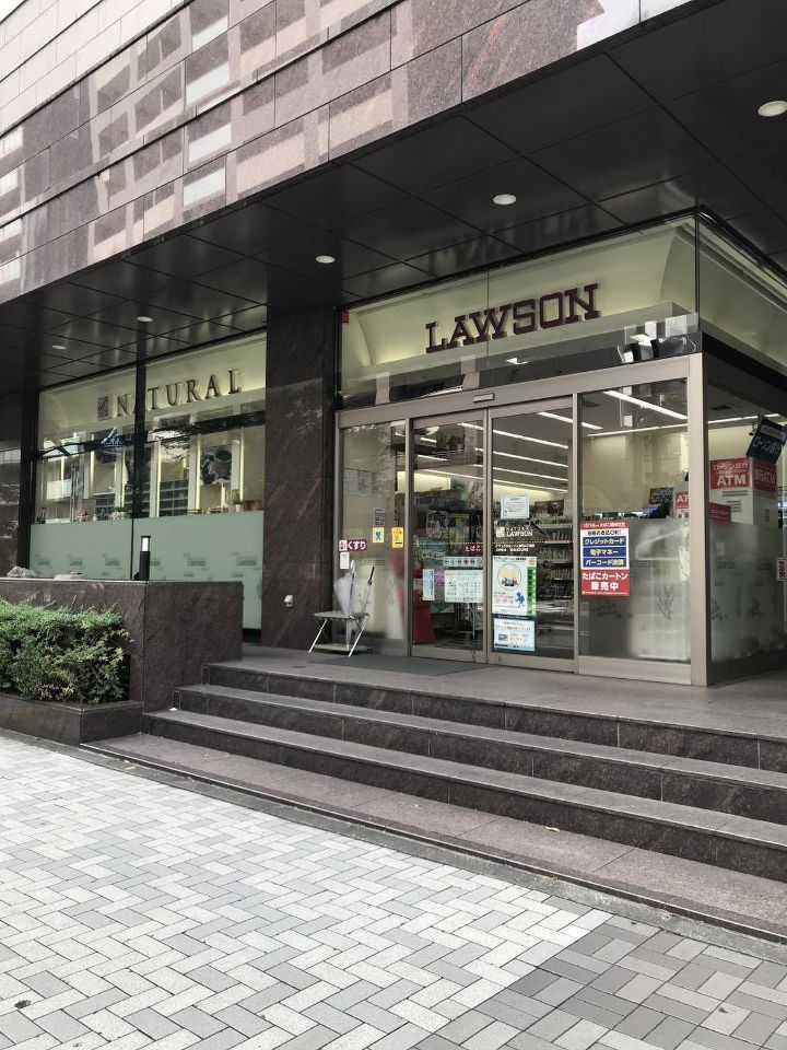 近くのナチュラルローソン NL新川二丁目店まで70m（徒歩1分）