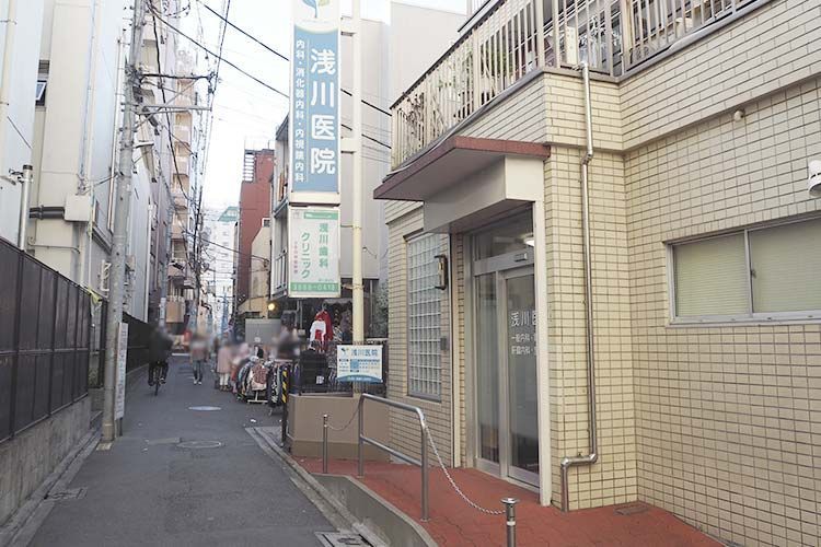 近くの浅川医院まで68m（徒歩1分）