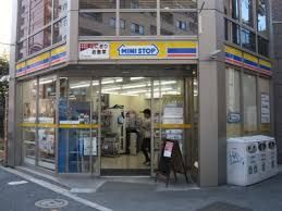 近くのミニストップ 南青山6丁目店まで114m（徒歩2分）
