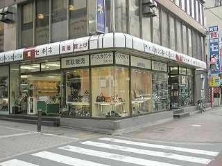 近くのセキネ新橋店まで243m（徒歩4分）
