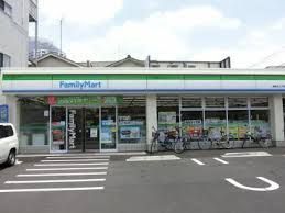 近くのファミリーマート 本駒込二丁目店まで347m（徒歩5分）