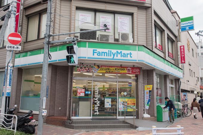 近くのファミリーマート 白河二丁目店まで152m（徒歩2分）