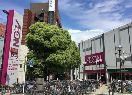 近くのイオン西新井店まで410m（徒歩6分）