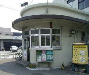 近くの築地警察署中央市場交番まで509m（徒歩7分）