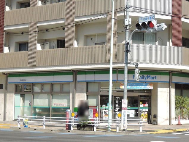 近くのファミリーマート 駒込霜降橋店まで186m(徒歩3分)